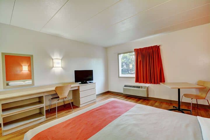 Room 13 of 29