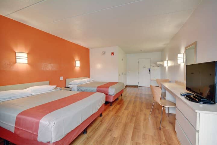 Room 10 of 29