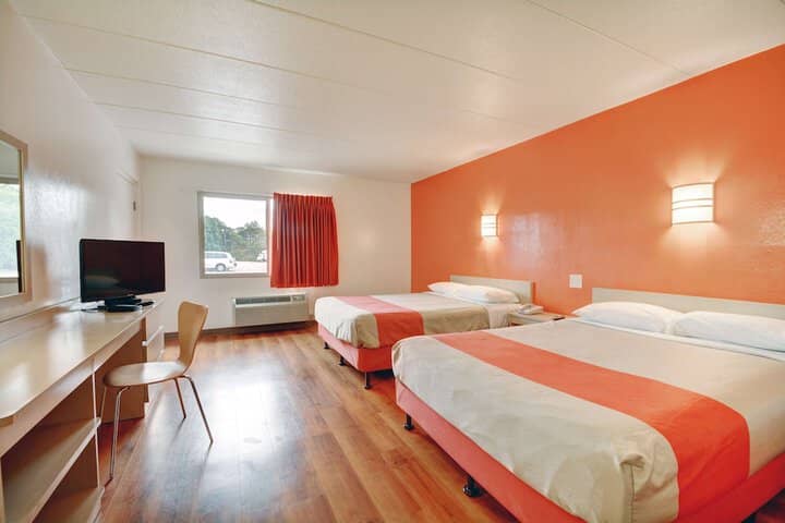 Room 9 of 29